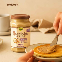 Dégustation gourmande de Nocciolata à la cuillère, ambiance noisette